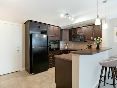 217-60 Royal Oak Plaza NW - 3