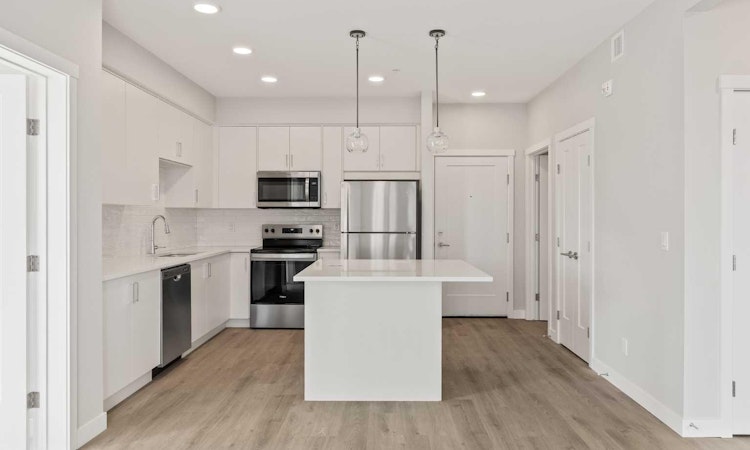 203-700 Shawnee Square SW