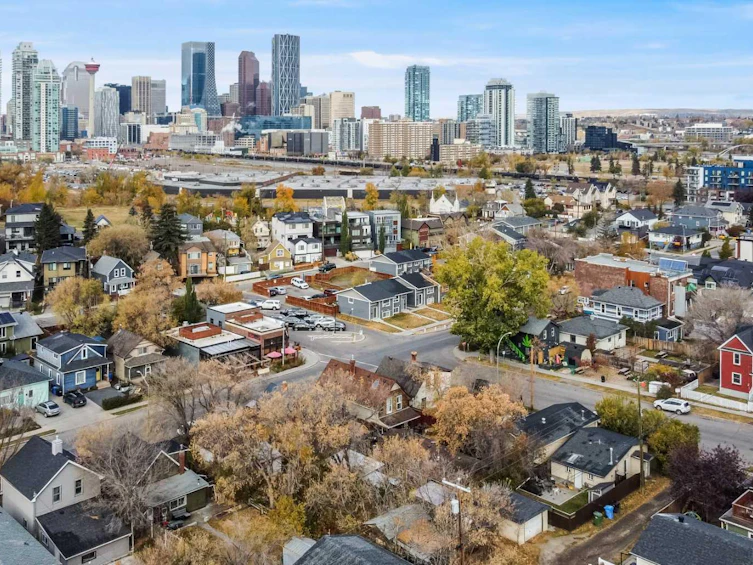 1112 8 Street SE, Calgary, AB, T2G 2Z7 - 17