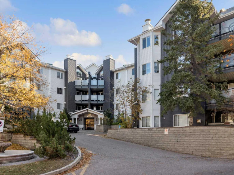 204-30 Sierra Morena Mews SW, Calgary, AB, T3H 3K7