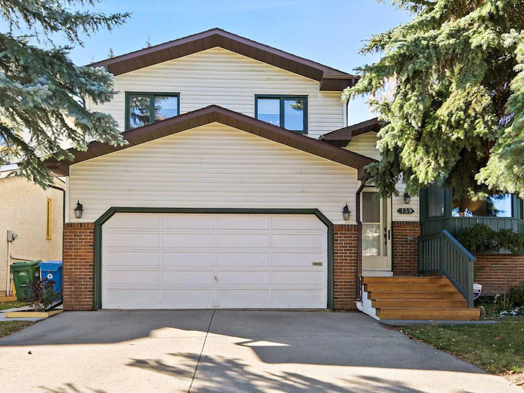 139 Stratton Crescent SW, Calgary, AB, T3H 1T7 - 3