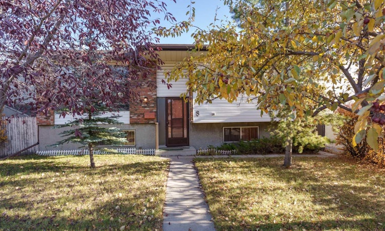 8 Ranchlands Crescent NW