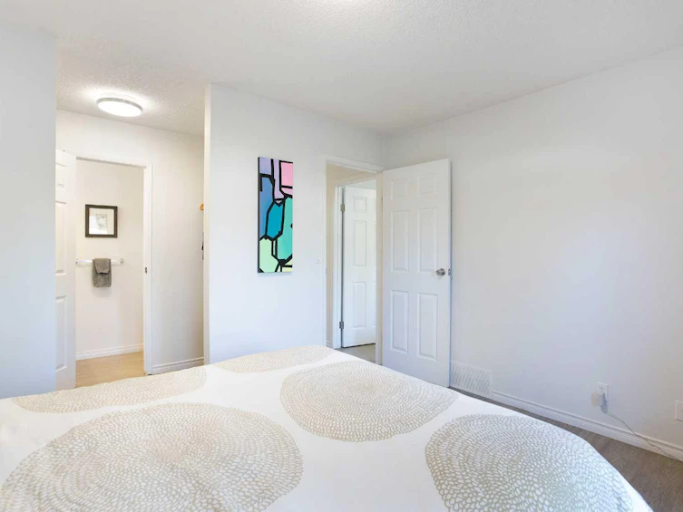 5248 19 Avenue NW, Calgary, AB, T3B 0T2 - 15