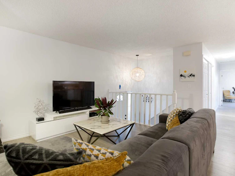 5248 19 Avenue NW, Calgary, AB, T3B 0T2 - 10