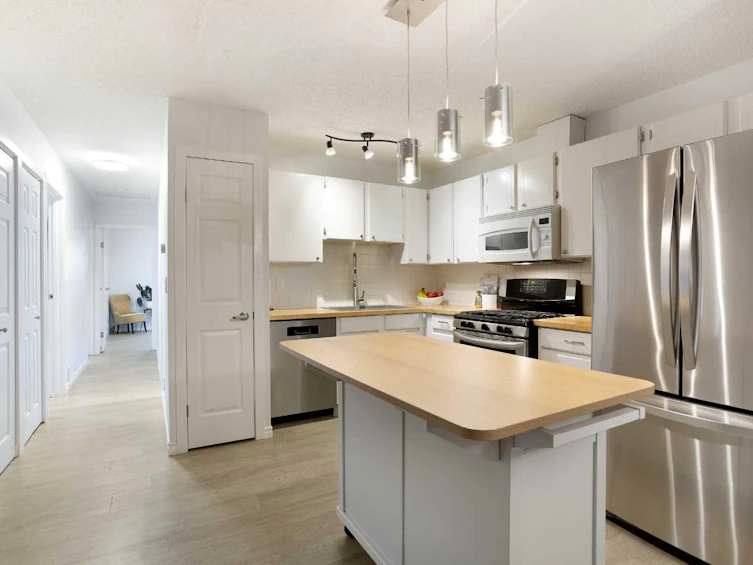5248 19 Avenue NW, Calgary, AB, T3B 0T2 - 6