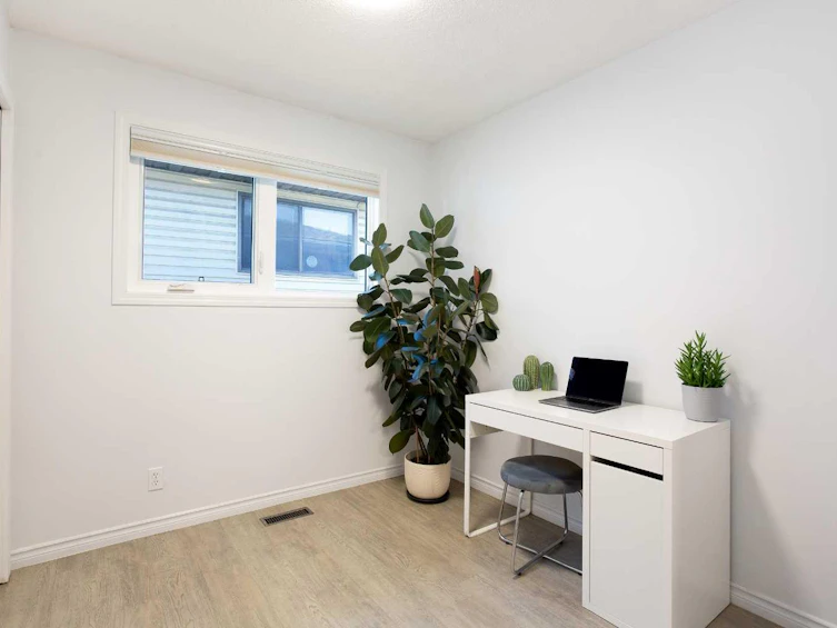 5248 19 Avenue NW, Calgary, AB, T3B 0T2 - 17