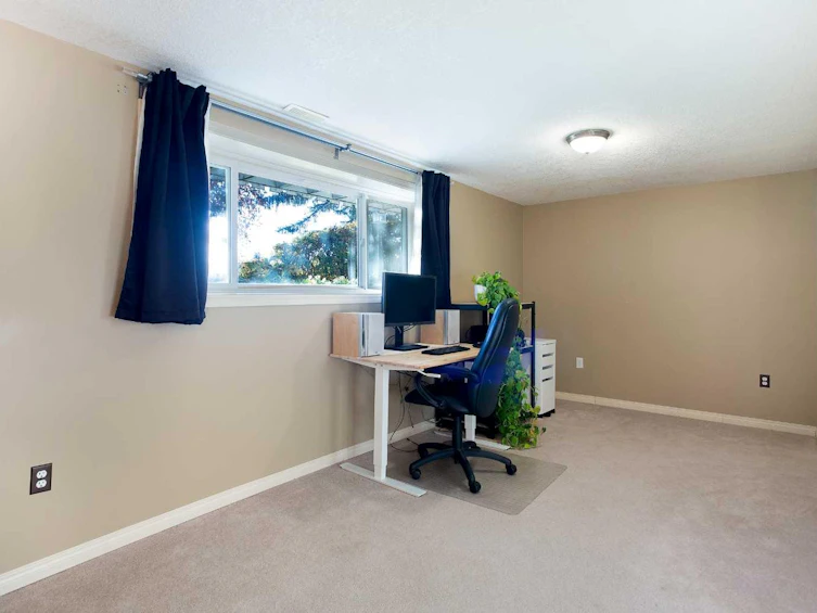 5248 19 Avenue NW, Calgary, AB, T3B 0T2 - 25