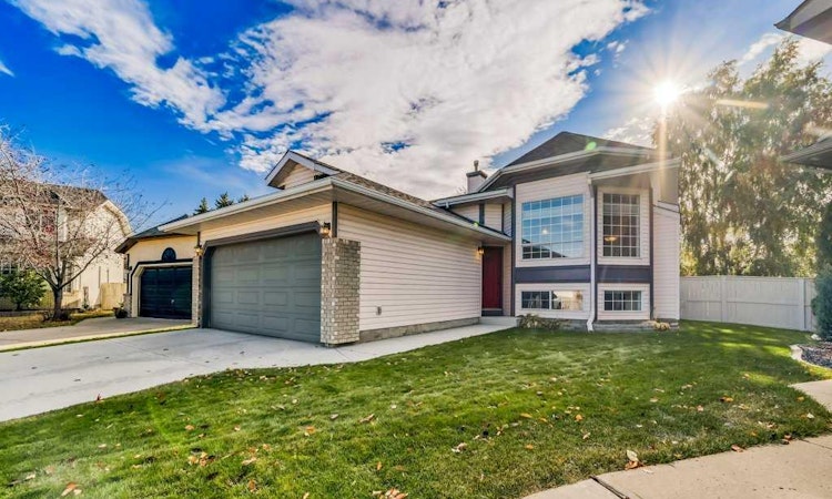 222 Diamond Court SE