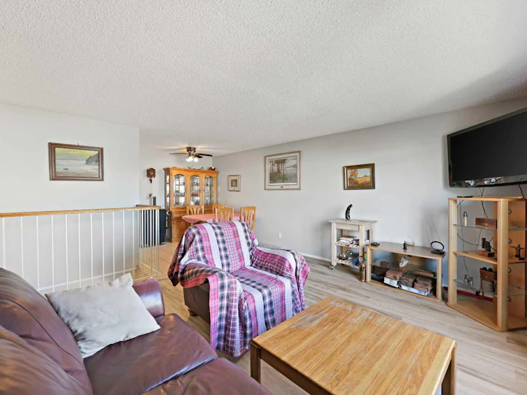 7 Falbury Crescent NE, Calgary, AB, T3J 1H8 - 6