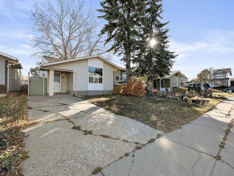 7 Falbury Crescent NE, Calgary, AB, T3J 1H8 - 3