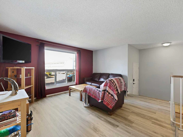 7 Falbury Crescent NE, Calgary, AB, T3J 1H8 - 5