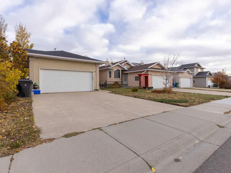 588 Heritage Boulevard W, Lethbridge, AB, T1K 7S4 - 3