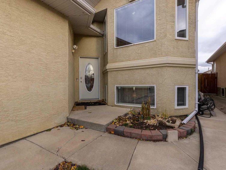 588 Heritage Boulevard W, Lethbridge, AB, T1K 7S4 - 5