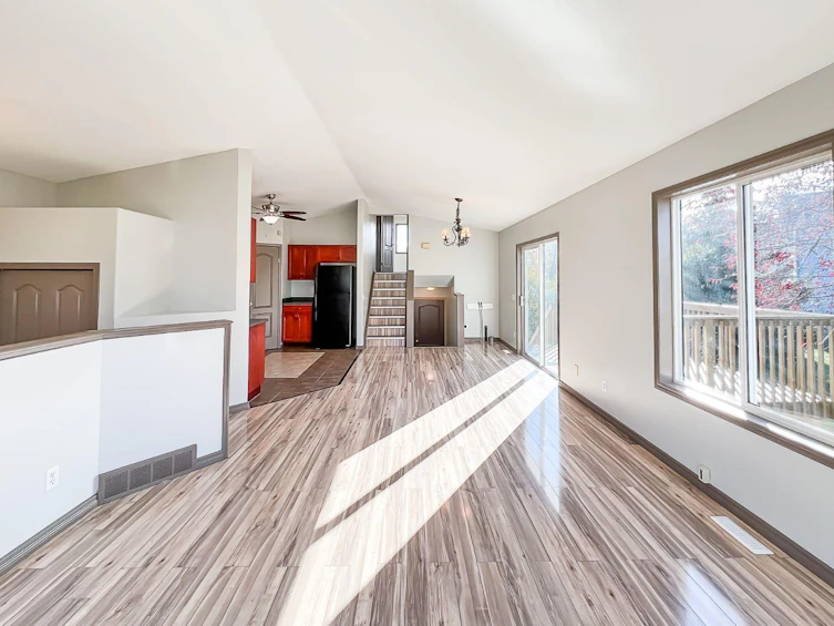 9019 66 Avenue, Grande Prairie, AB, T8W 2K3 - 5