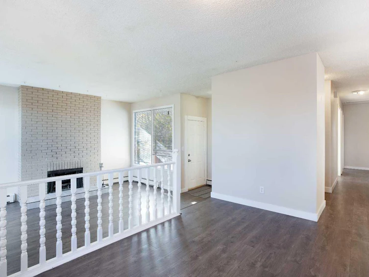 4004 79 Street NW, Calgary, AB, T3B 2N8 - 5