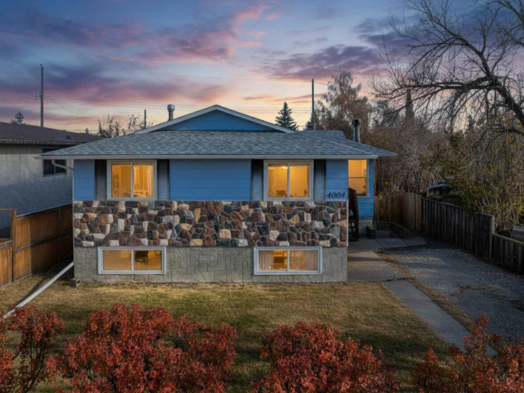 4004 79 Street NW, Calgary, AB, T3B 2N8