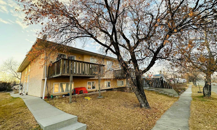 108 Railway Avenue North