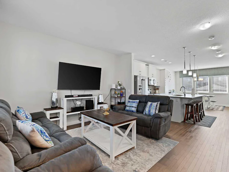 653 Redstone Drive NE, Calgary, AB, T3N 1L1 - 4