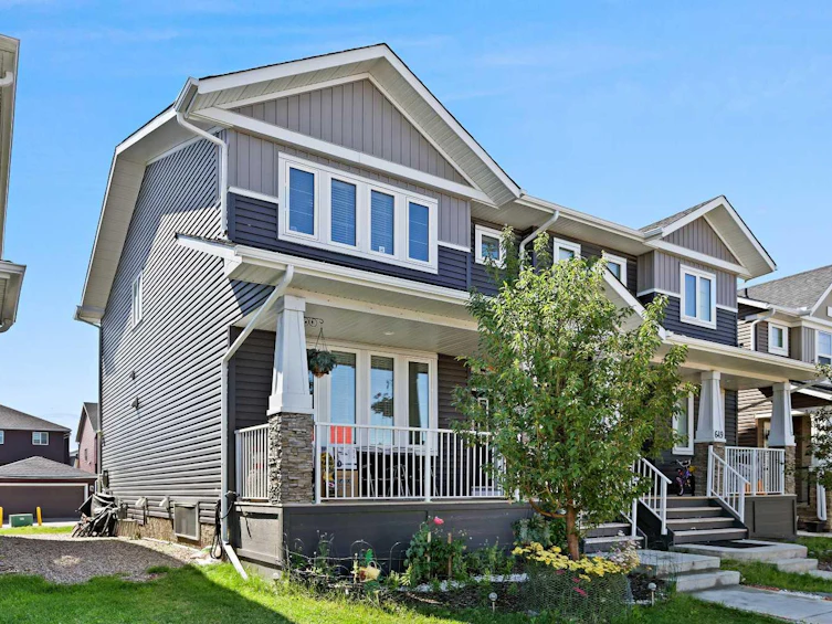 653 Redstone Drive NE, Calgary, AB, T3N 1L1 - 2