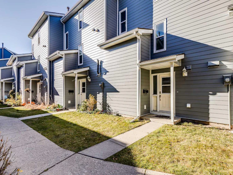 3-93 Grier Place NE, Calgary, AB, T2K 5Y5