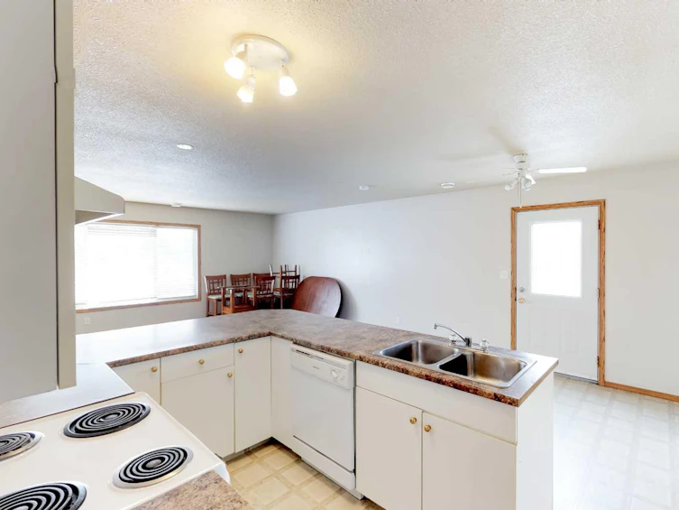 D-10029 105 Avenue, Grande Prairie, AB, T8V 1H2 - 7