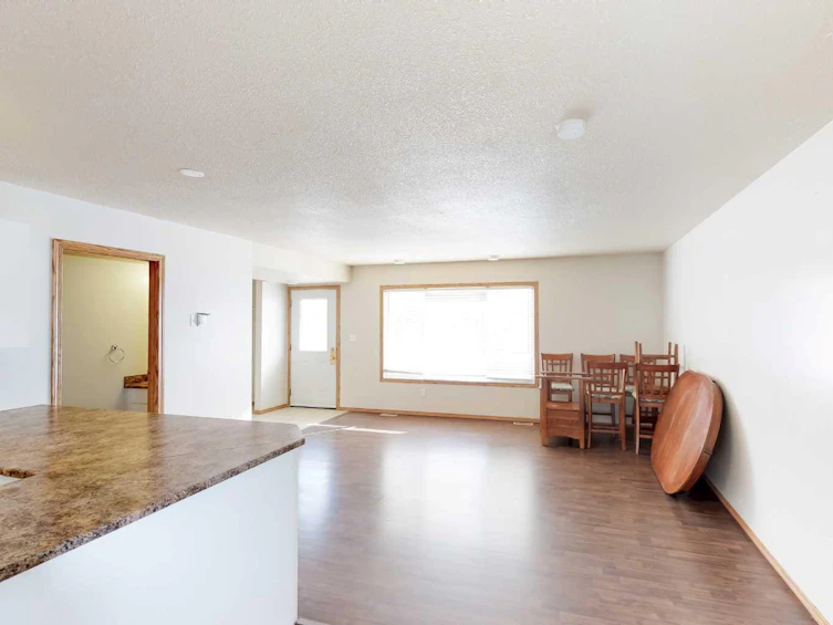 D-10029 105 Avenue, Grande Prairie, AB, T8V 1H2 - 8
