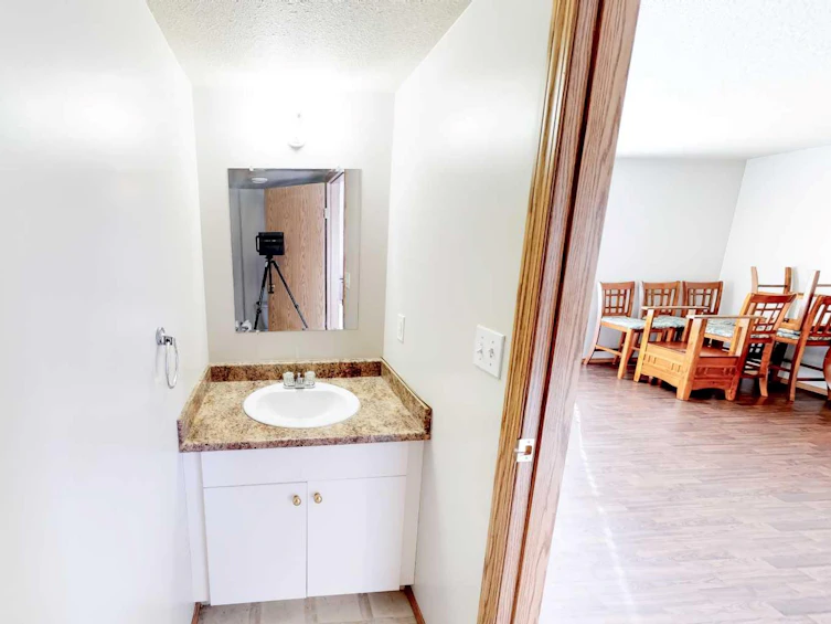 D-10029 105 Avenue, Grande Prairie, AB, T8V 1H2 - 10