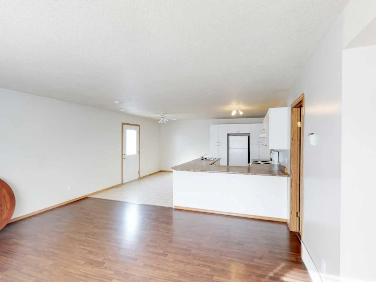 D-10029 105 Avenue, Grande Prairie, AB, T8V 1H2 - 9