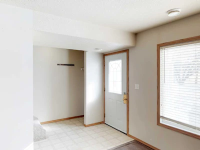 D-10029 105 Avenue - 2