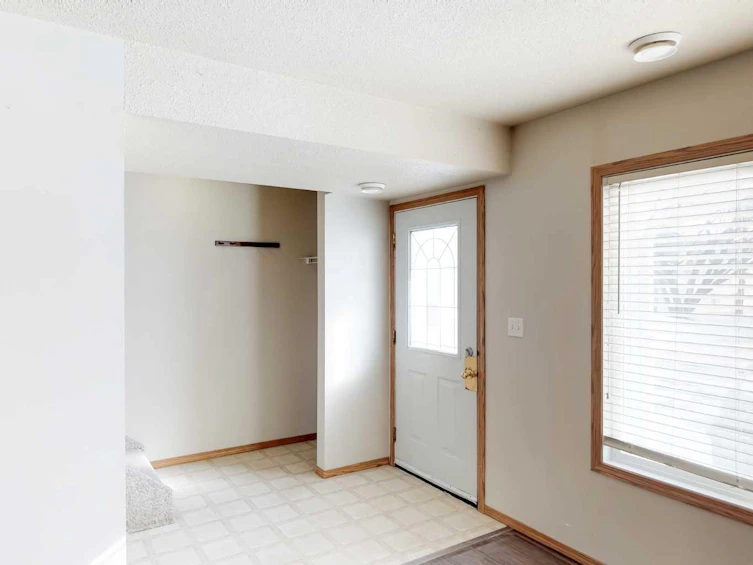 D-10029 105 Avenue, Grande Prairie, AB, T8V 1H2 - 2