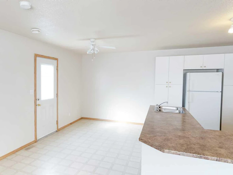 D-10029 105 Avenue, Grande Prairie, AB, T8V 1H2 - 4