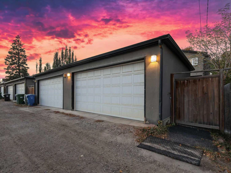 443 28 Avenue NW, Calgary, AB, T2M 2K7 - 44