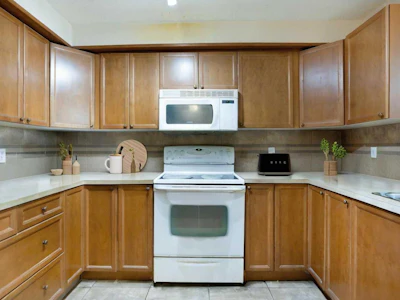 2107-5200 44 Avenue NE - 5