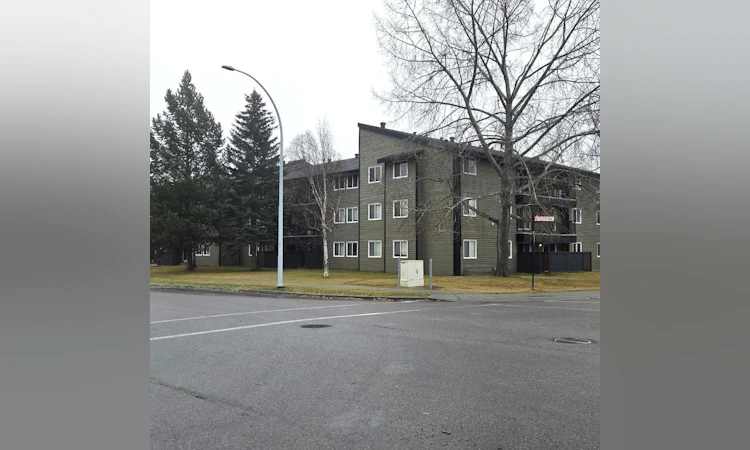 105A-5611 10 Avenue