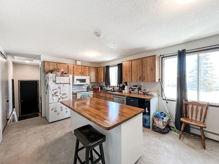 5124 49 Street, Smoky River M.D., AB, T0H 1S0 - 3