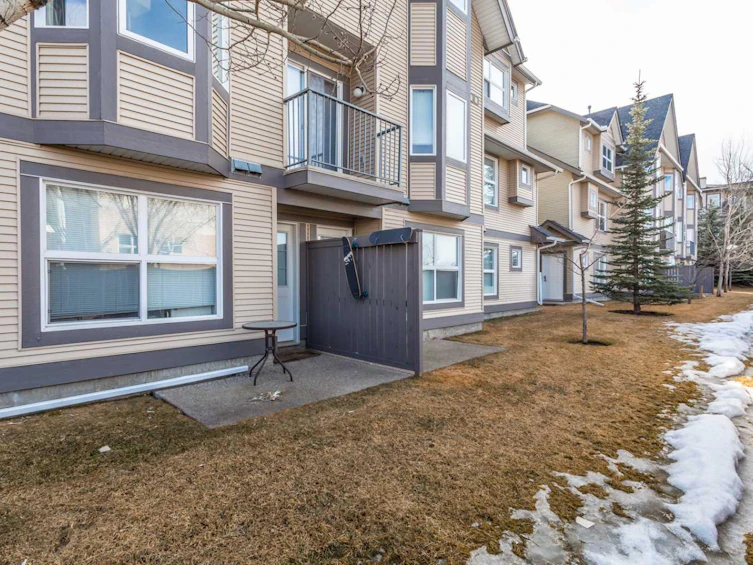 143 Cedarwood Lane SW, Calgary, AB, T2W 6J3 - 2