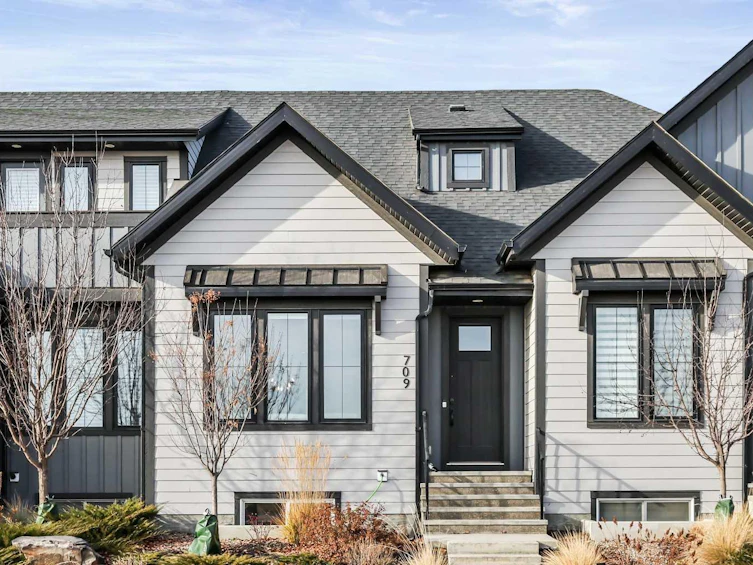 709 Marine Drive SE, Calgary, AB, T3M 3A3