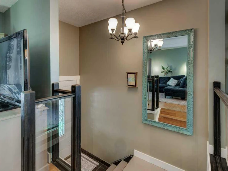 39 Shawglen Place SW, Calgary, AB, T2Y 1X9 - 2