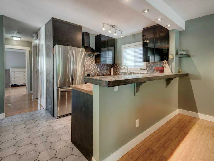 39 Shawglen Place SW, Calgary, AB, T2Y 1X9 - 9