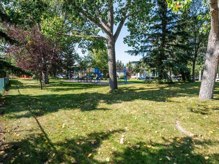 39 Shawglen Place SW, Calgary, AB, T2Y 1X9 - 30
