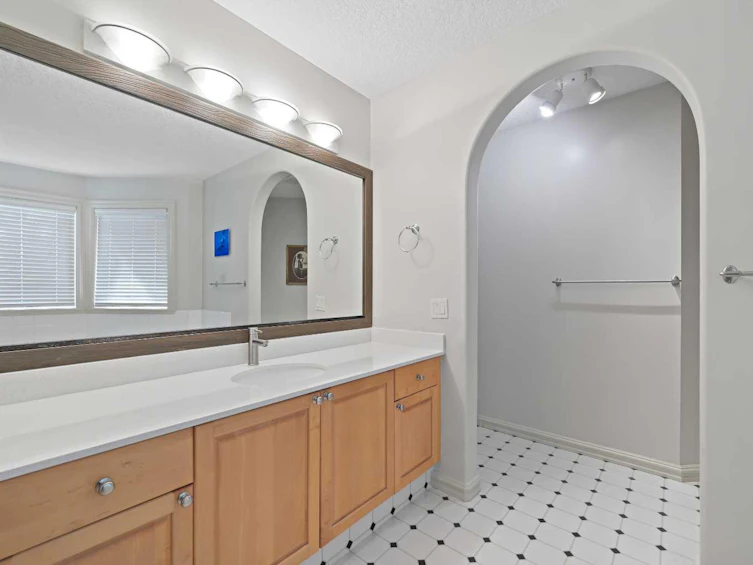 41 Strathridge Crescent SW, Calgary, AB, T3H 3R9 - 25