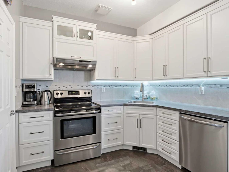 1-2 Hinshaw Drive, Sylvan Lake, AB, T4S 2J2 - 13