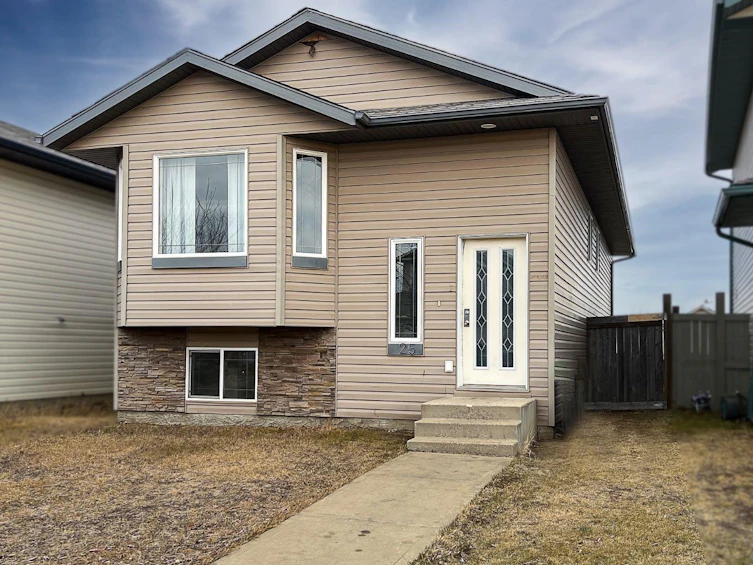 25 Pinnacle Crossing, Grande Prairie, AB, T8W 0A9