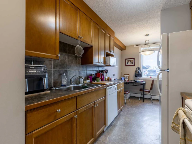 R101-2004 13 Avenue N, Lethbridge, AB, T1H 5B1 - 9