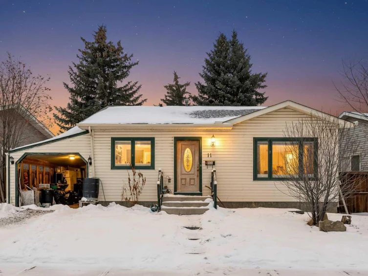 11 Ridgebrook Drive SW, Airdrie, AB, T4B 1A9