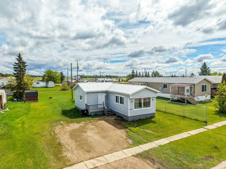 4919 1 Street, Smoky River M.D., AB, T0H 1G0 - 3