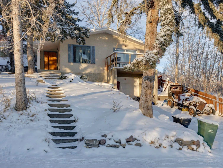 3615 1 Street NE, Calgary, AB, T2E 3L8 - 4