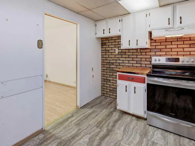 221 31 Avenue NE, Calgary, AB, T2E 2G1 - 10