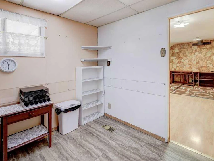 221 31 Avenue NE, Calgary, AB, T2E 2G1 - 11