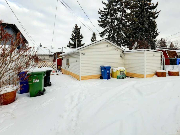 221 31 Avenue NE, Calgary, AB, T2E 2G1 - 28
